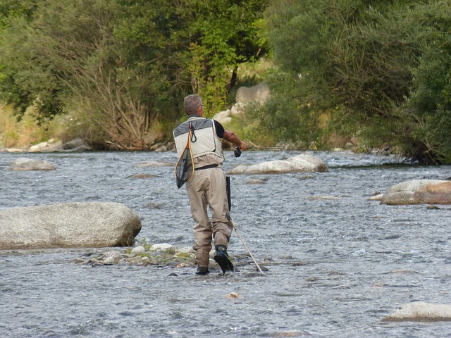 rybář v řece